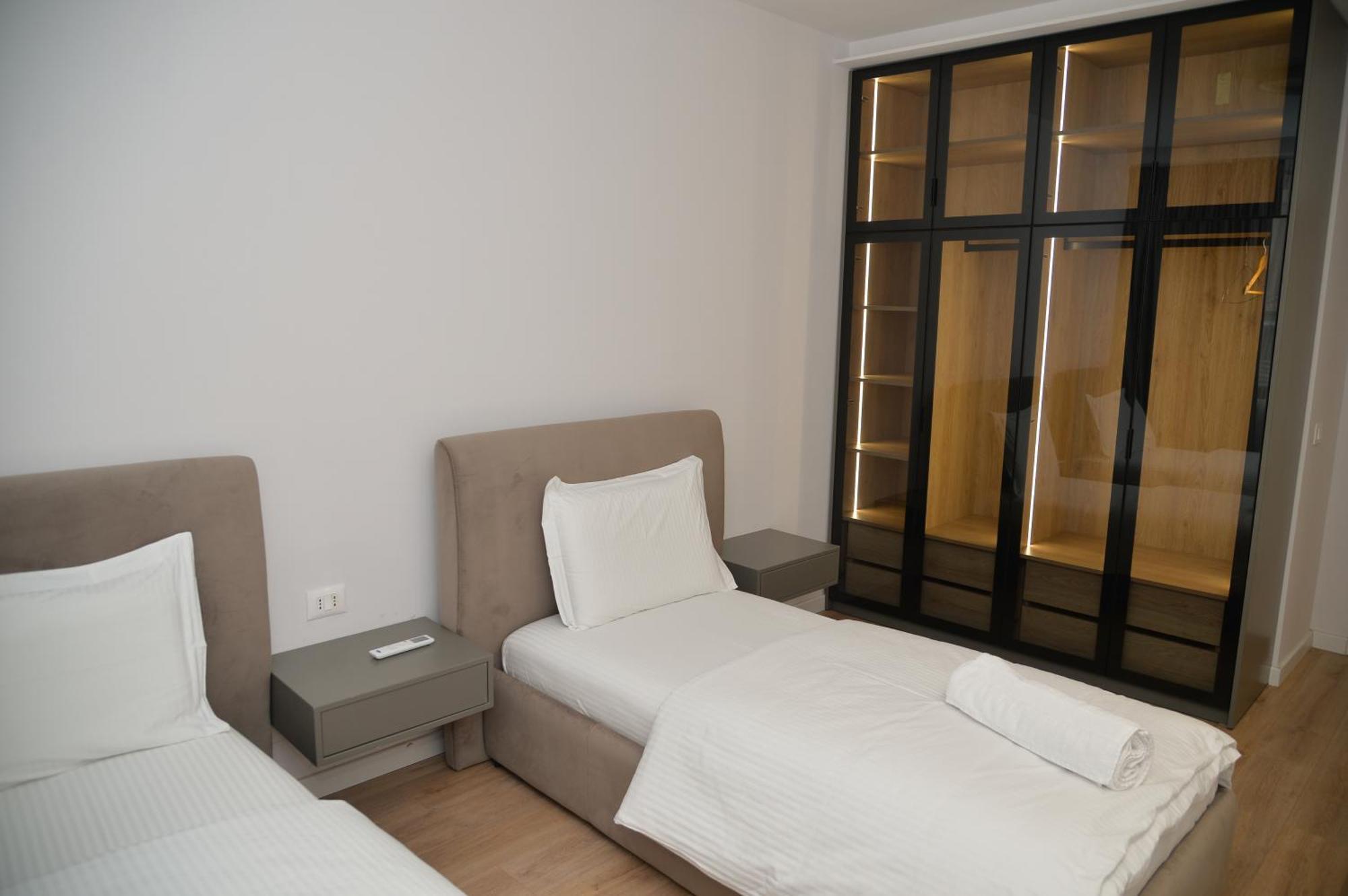 Hera Tirana Suite Deluxe Luaran gambar