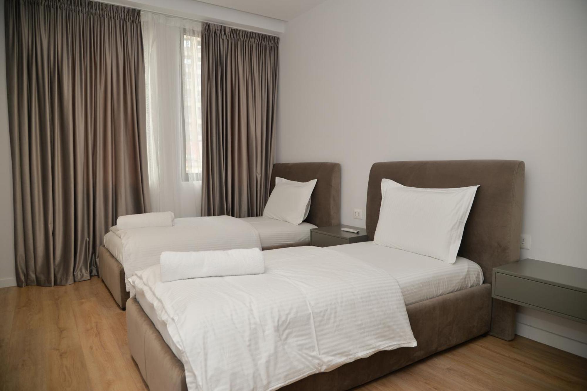 Hera Tirana Suite Deluxe Luaran gambar
